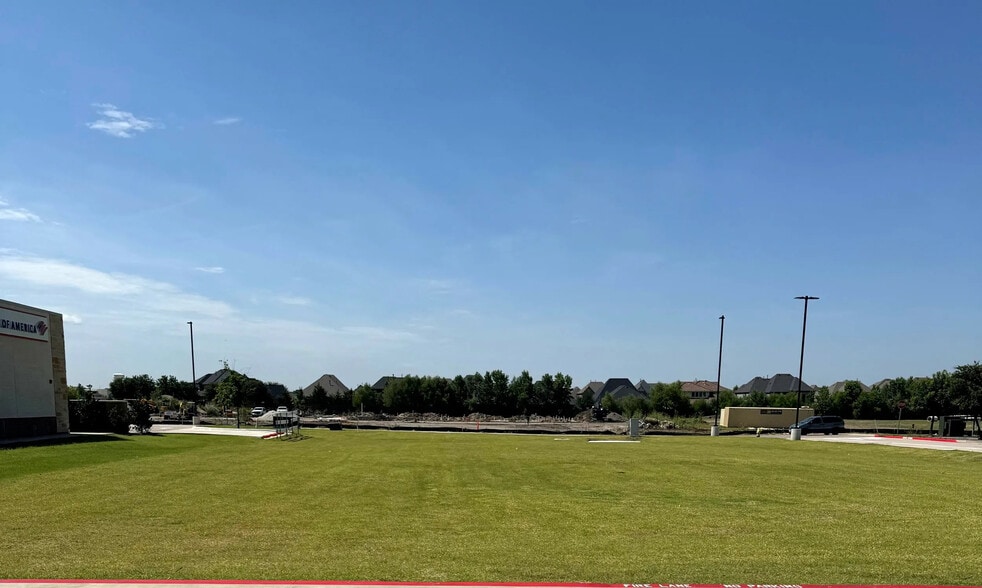 1895 University Dr, Frisco, TX for lease - Building Photo - Image 2 of 5