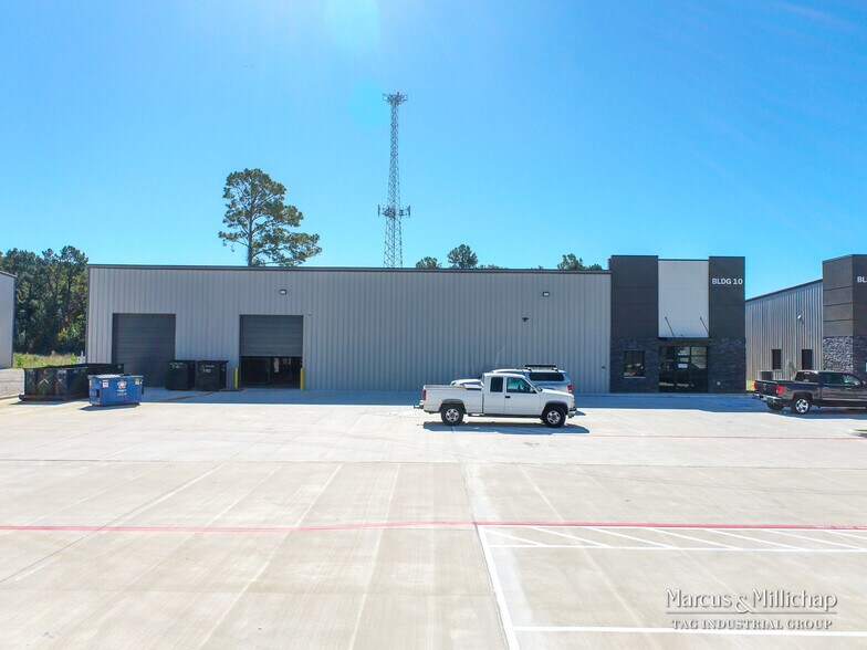 2323 S Houston Ave, Humble, TX à vendre - Photo du bâtiment - Image 3 de 5