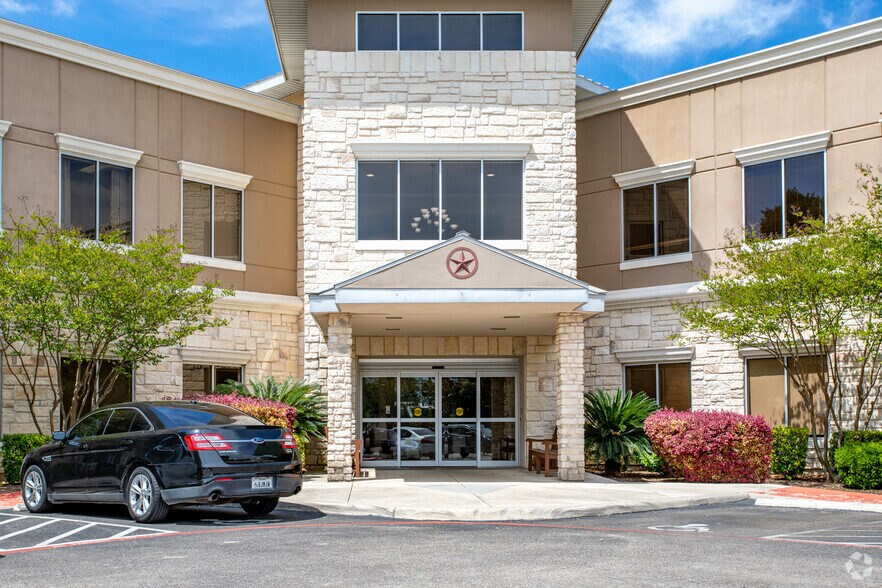 1583 Common St, New Braunfels, TX à louer - Photo du bâtiment - Image 2 de 6