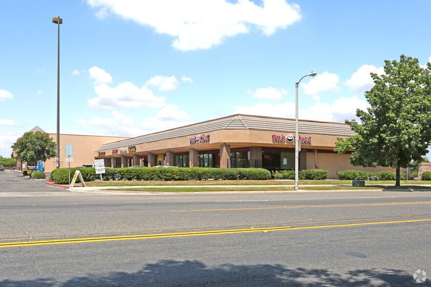 1550 N Ben Maddox Way, Visalia, CA à louer - Photo du bâtiment - Image 3 de 7