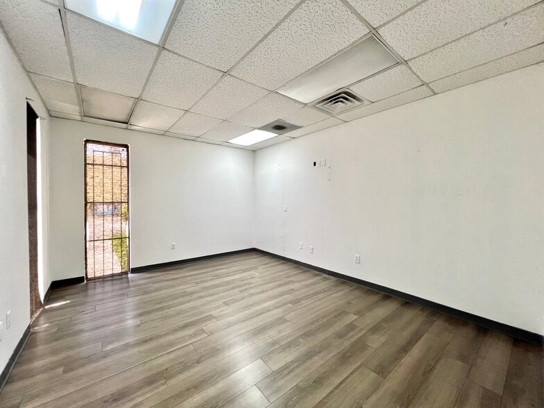 3425 NW 73rd Ave, Miami, FL à louer - Photo du bâtiment - Image 2 de 22