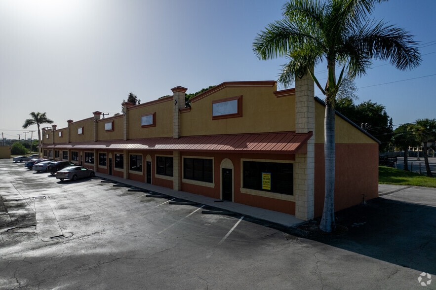 230 E Merritt Island Cswy, Merritt Island, FL for sale - Building Photo - Image 2 of 6