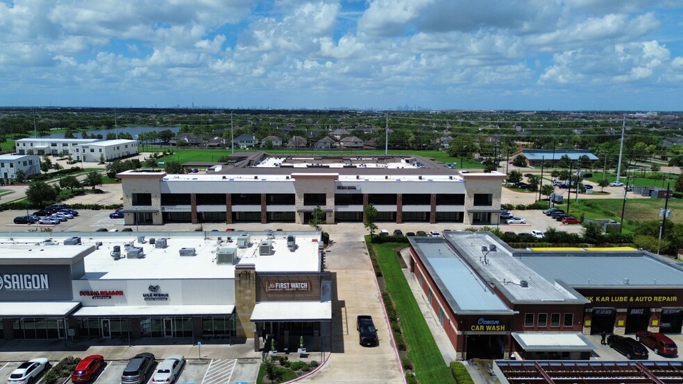 2941 Broadway Bend Dr, Pearland, TX for lease - Building Photo - Image 2 of 20