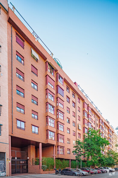 Calle de los Hermanos Ruiz, 5, Madrid, Madrid for sale - Building Photo - Image 3 of 3