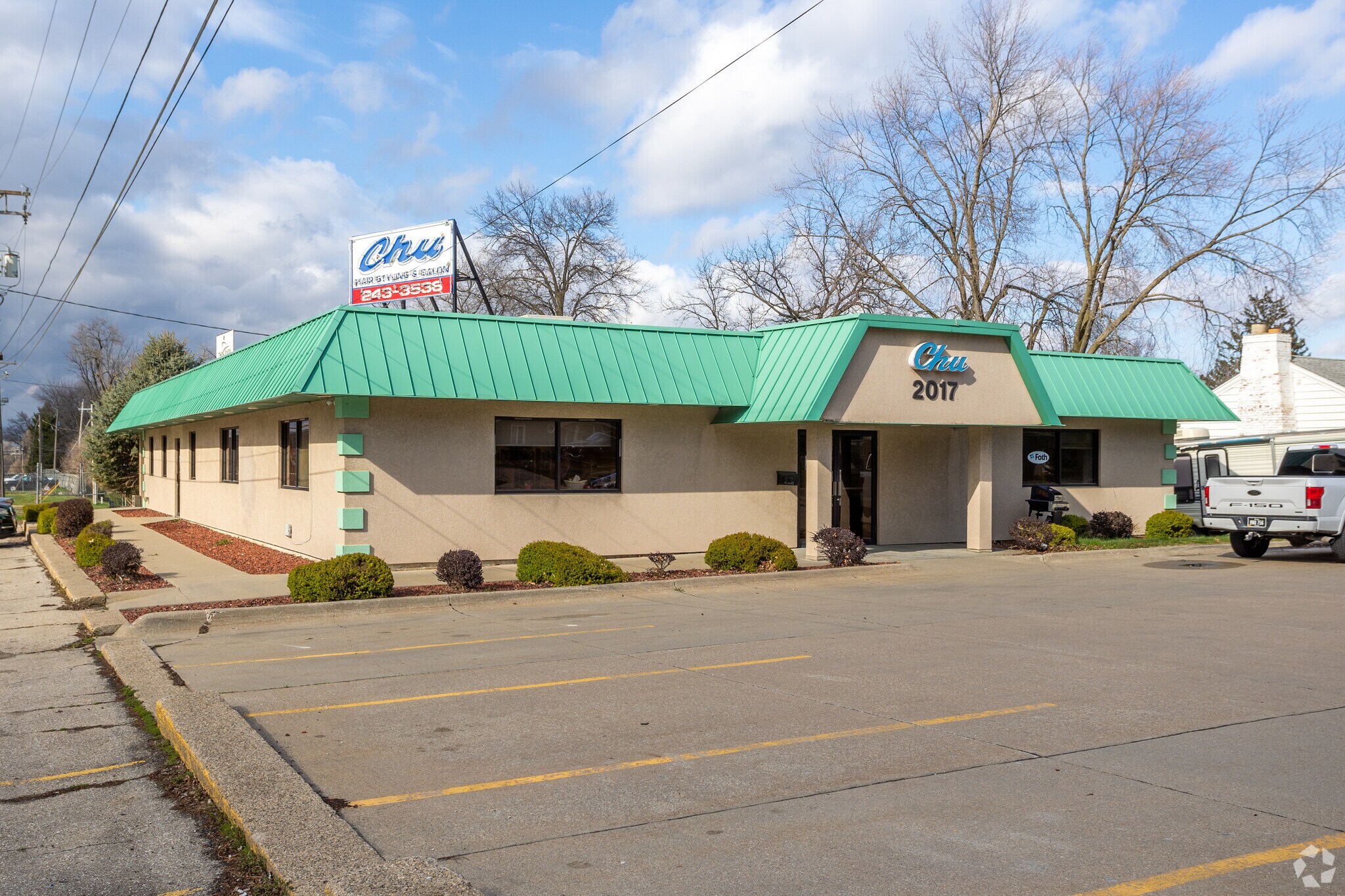 2017 Southlawn Dr, Des Moines, IA for lease Building Photo- Image 1 of 7