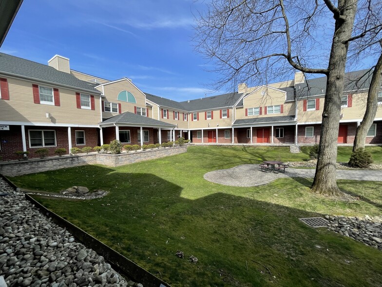 256 Columbia Tpke, Florham Park, NJ à louer - Photo du bâtiment - Image 2 de 6