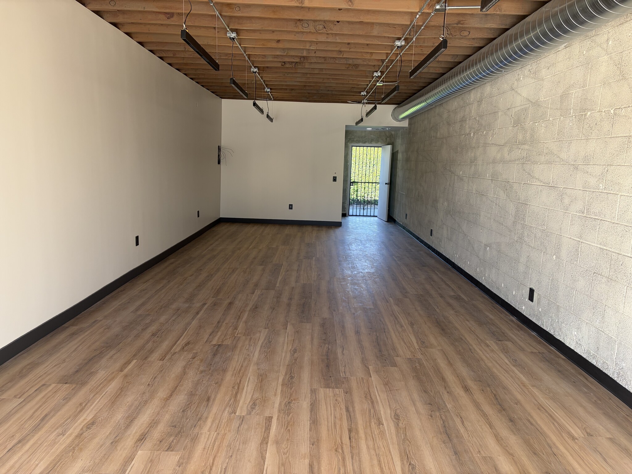 915 N Maclay Ave, San Fernando, CA for lease Interior Photo- Image 1 of 5