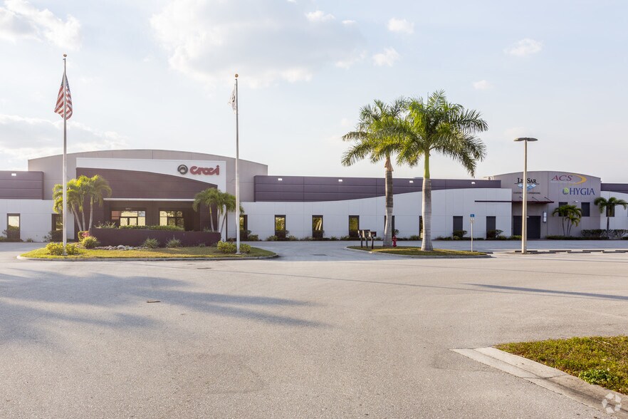 11600 Adelmo Ln, Fort Myers, FL à louer - Photo du bâtiment - Image 3 de 8