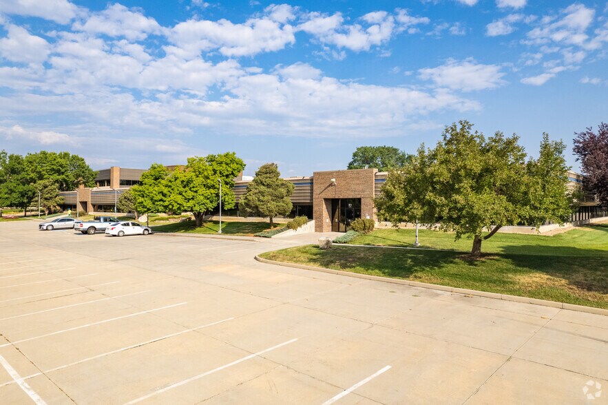 2452 Clover Basin Dr, Longmont, CO à louer - Photo du bâtiment - Image 2 de 6