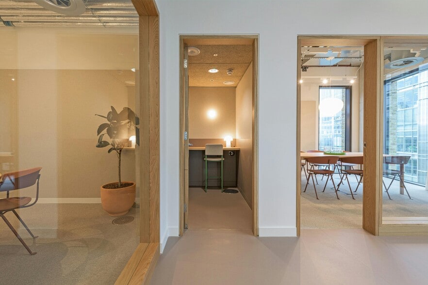 Blossom St, London for lease - Interior Photo - Image 3 of 23