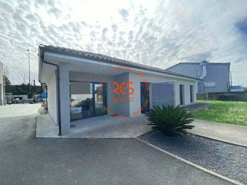 Office in Lormont for lease - Building Photo - Image 2 of 11