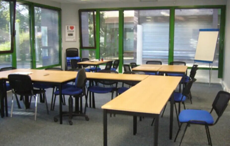 Bureau dans Bron à louer - Photo intérieure - Image 3 de 5