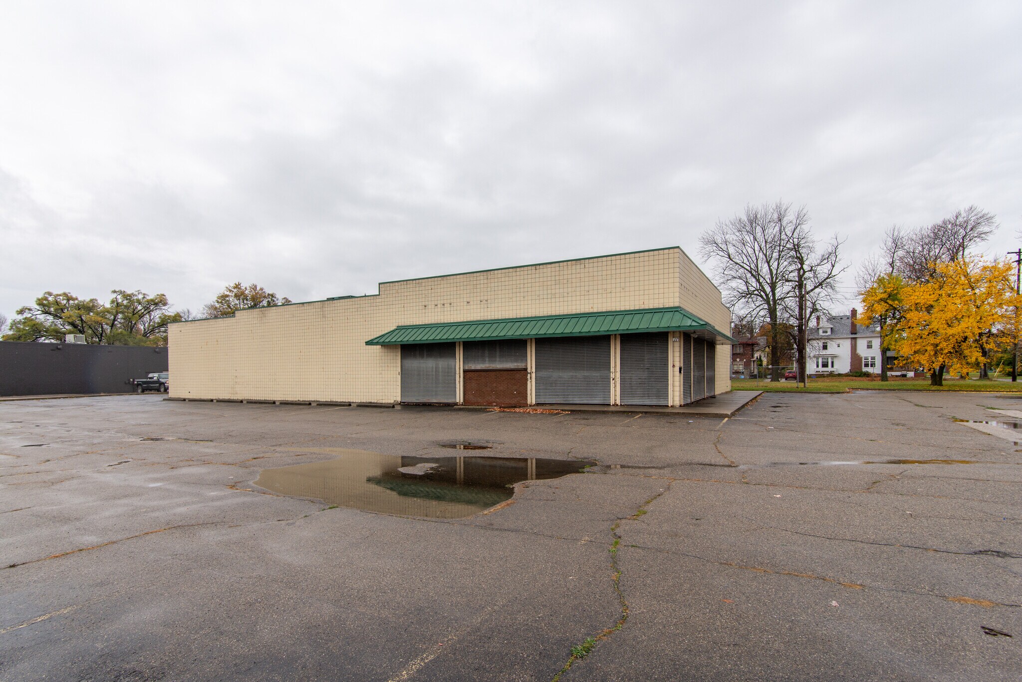 1115 Genesee ave, Saginaw, MI for sale Primary Photo- Image 1 of 27