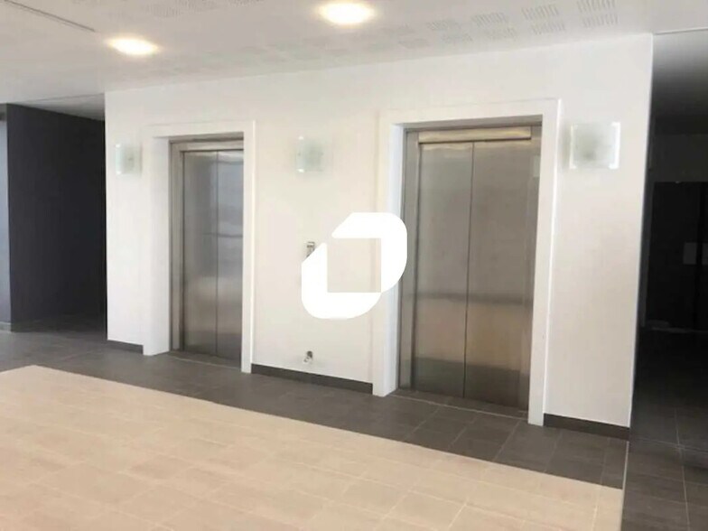 Office in SAINT-OUEN-L'AUMONE for lease - Lobby - Image 1 of 5