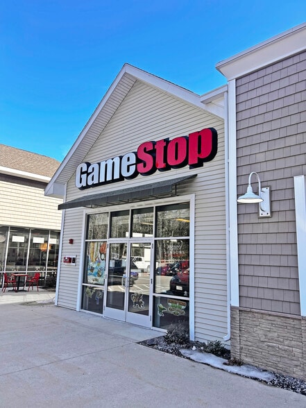 574 Alfred St, Biddeford, ME for lease - Building Photo - Image 2 of 8