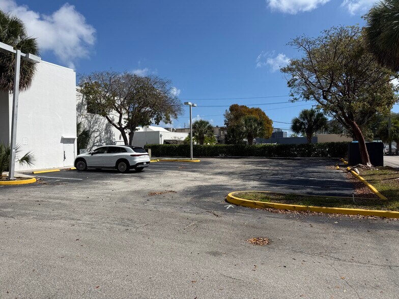 2434 Hollywood Blvd, Hollywood, FL à vendre - Photo du bâtiment - Image 3 de 54
