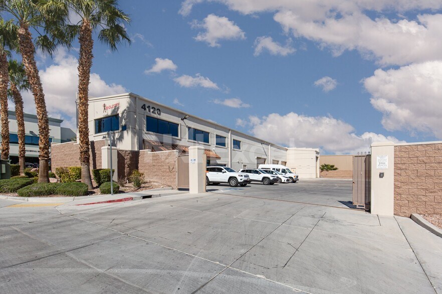 4120 W Patrick Ln, Las Vegas, NV à louer - Photo du bâtiment - Image 2 de 3
