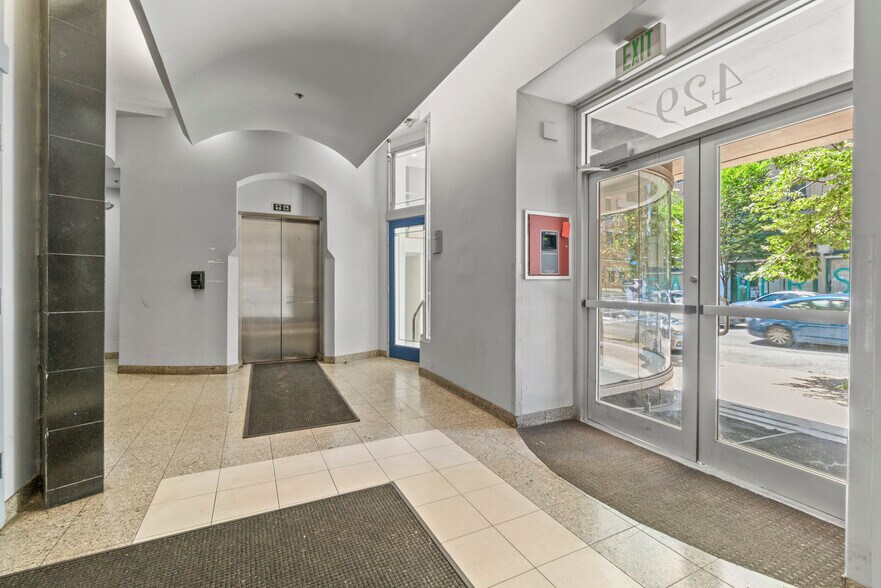 429 N Eutaw St, Baltimore, MD à vendre - Photo du bâtiment - Image 3 de 50