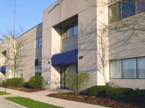 612-622 W 5th Ave, Naperville, IL à louer Photo du bâtiment- Image 1 de 13