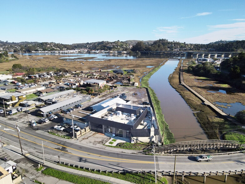 200 Shoreline Hwy, Mill Valley, CA for lease - Building Photo - Image 2 of 7