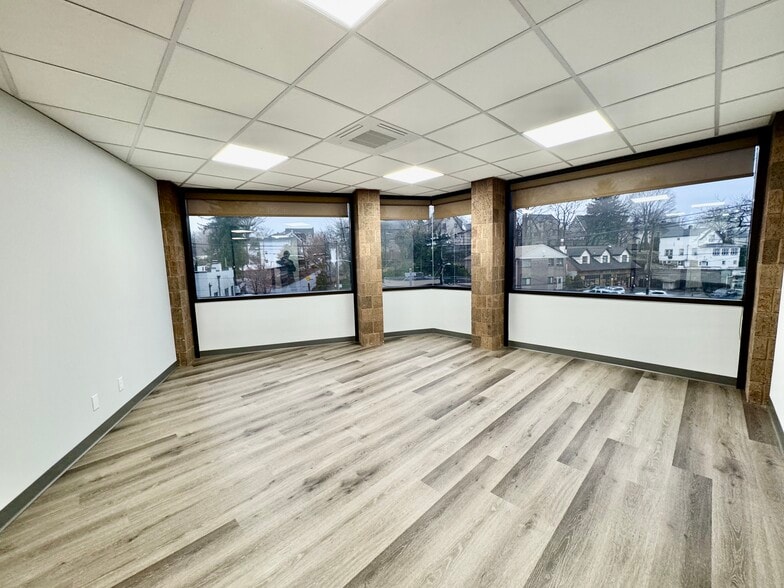 111 Brook St, Scarsdale, NY for lease - Building Photo - Image 3 of 12