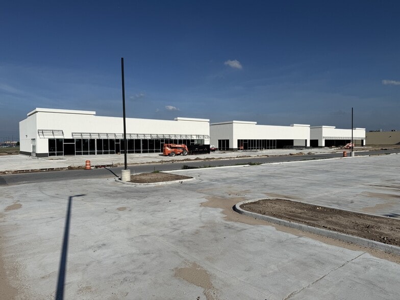NEQ of Westgate & Business 83, Weslaco, TX for lease - Building Photo - Image 2 of 8