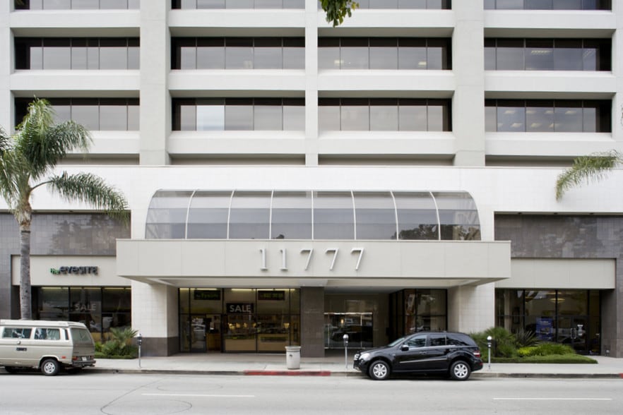 11777 San Vicente Blvd, Los Angeles, CA for lease - Building Photo - Image 2 of 8
