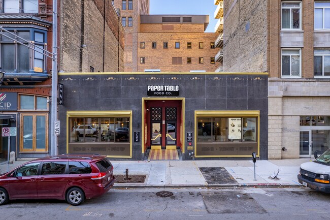 Plus de détails pour 733-737 N Milwaukee St, Milwaukee, WI - Commerce de détail à louer