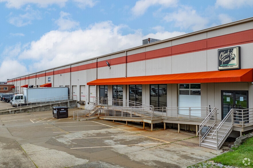 10880-10898 Kenwood Rd, Blue Ash, OH for lease - Building Photo - Image 2 of 4