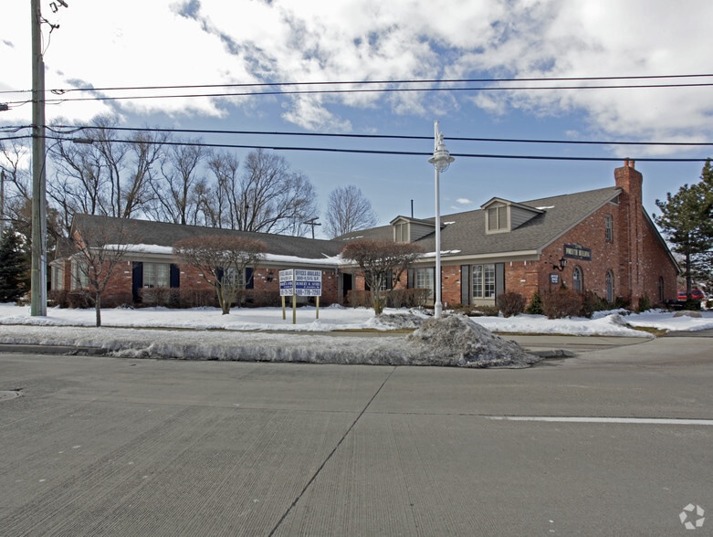 23409-23411 Jefferson Ave, Saint Clair Shores, MI for lease - Primary Photo - Image 1 of 13