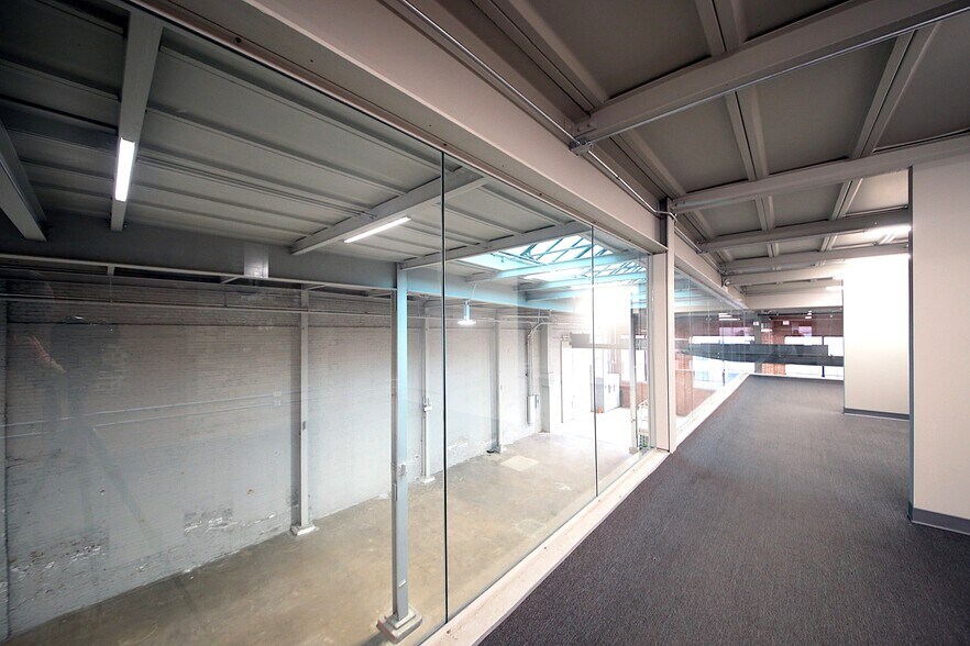 900 W Cermak Rd, Chicago, IL à louer - Photo du bâtiment - Image 3 de 7