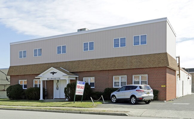 Plus de détails pour 845 Bloomfield Ave, Clifton, NJ - Bureau à louer