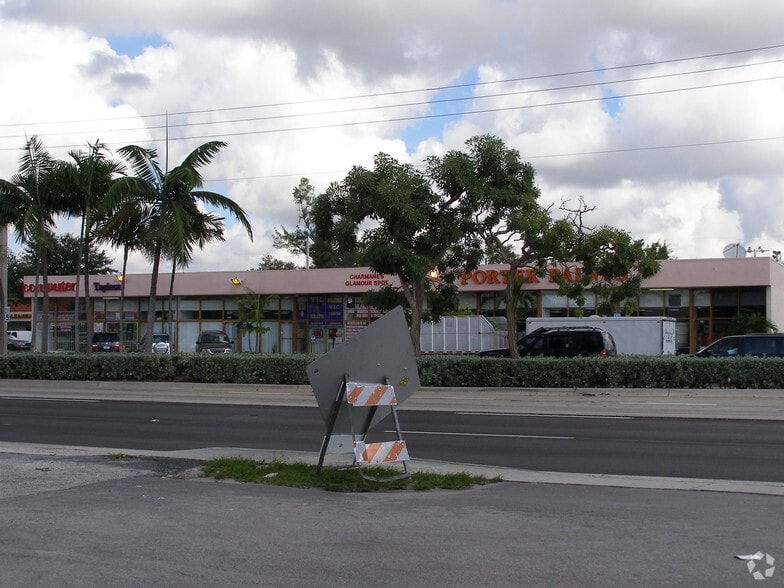 357-379 NE 167th St, Miami, FL for lease - Building Photo - Image 3 of 14
