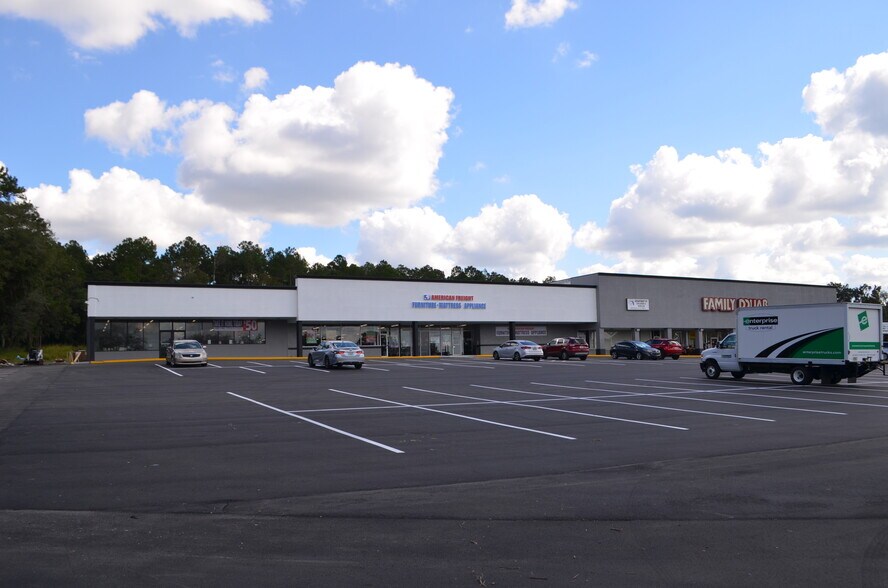 671 N Broad St, Brooksville, FL à louer - Photo du bâtiment - Image 2 de 6