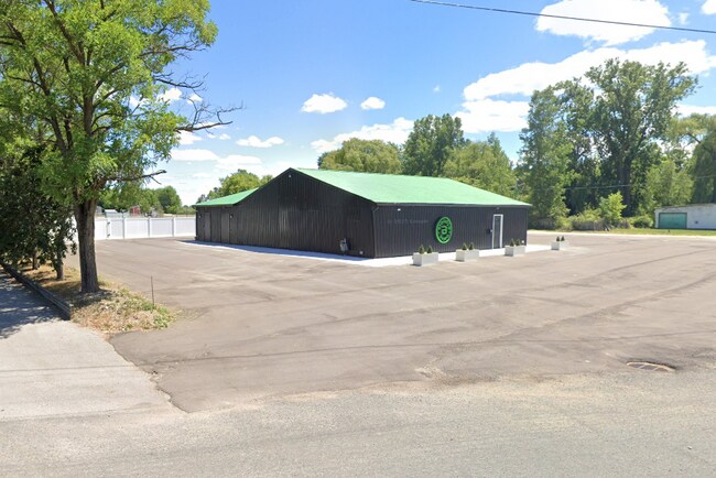 Plus de détails pour 90 3rd St, Sand Lake, MI - Commerce de détail à vendre