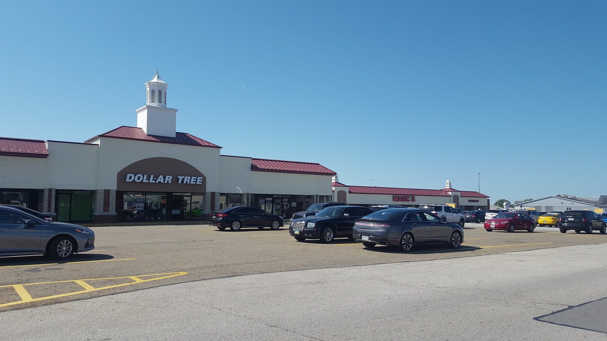 808-908 W Maple St, Hartville, OH for lease Building Photo- Image 1 of 6
