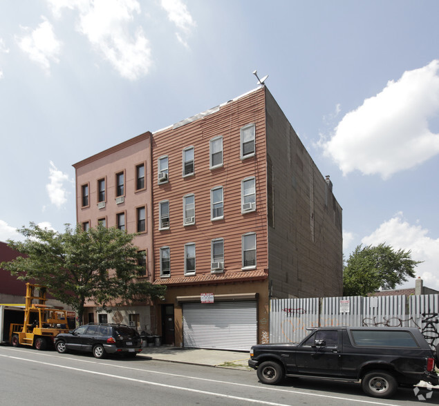 949 Grand St, Brooklyn, NY à vendre - Photo principale - Image 1 de 1