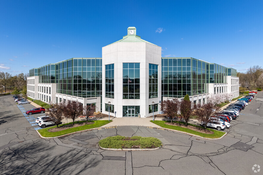 10-12 Commerce Dr, Cranford, NJ for lease - Building Photo - Image 1 of 6