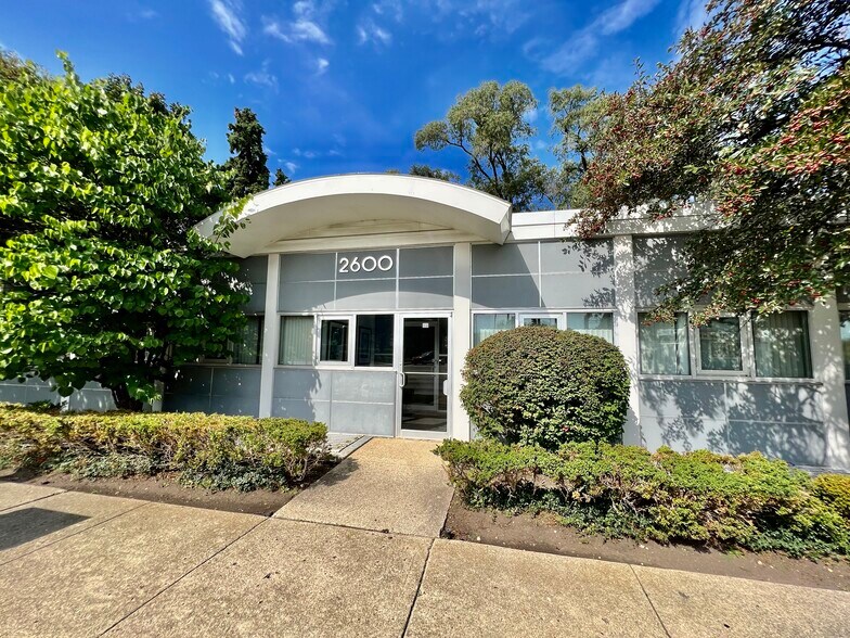 2600 Gross Point Rd, Evanston, IL à vendre - Photo du bâtiment - Image 2 de 18