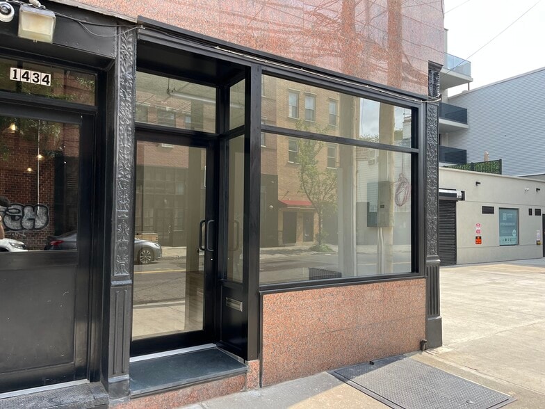 1434 Astoria Blvd, Astoria, NY for lease - Building Photo - Image 1 of 10