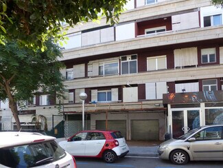 Plus de détails pour Multi-résidentiel à vendre