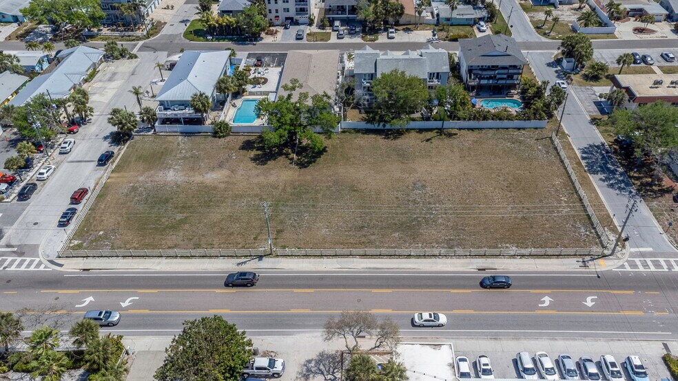 2113 Gulf Blvd, Indian Rocks Beach, FL à vendre - Photo principale - Image 1 de 34