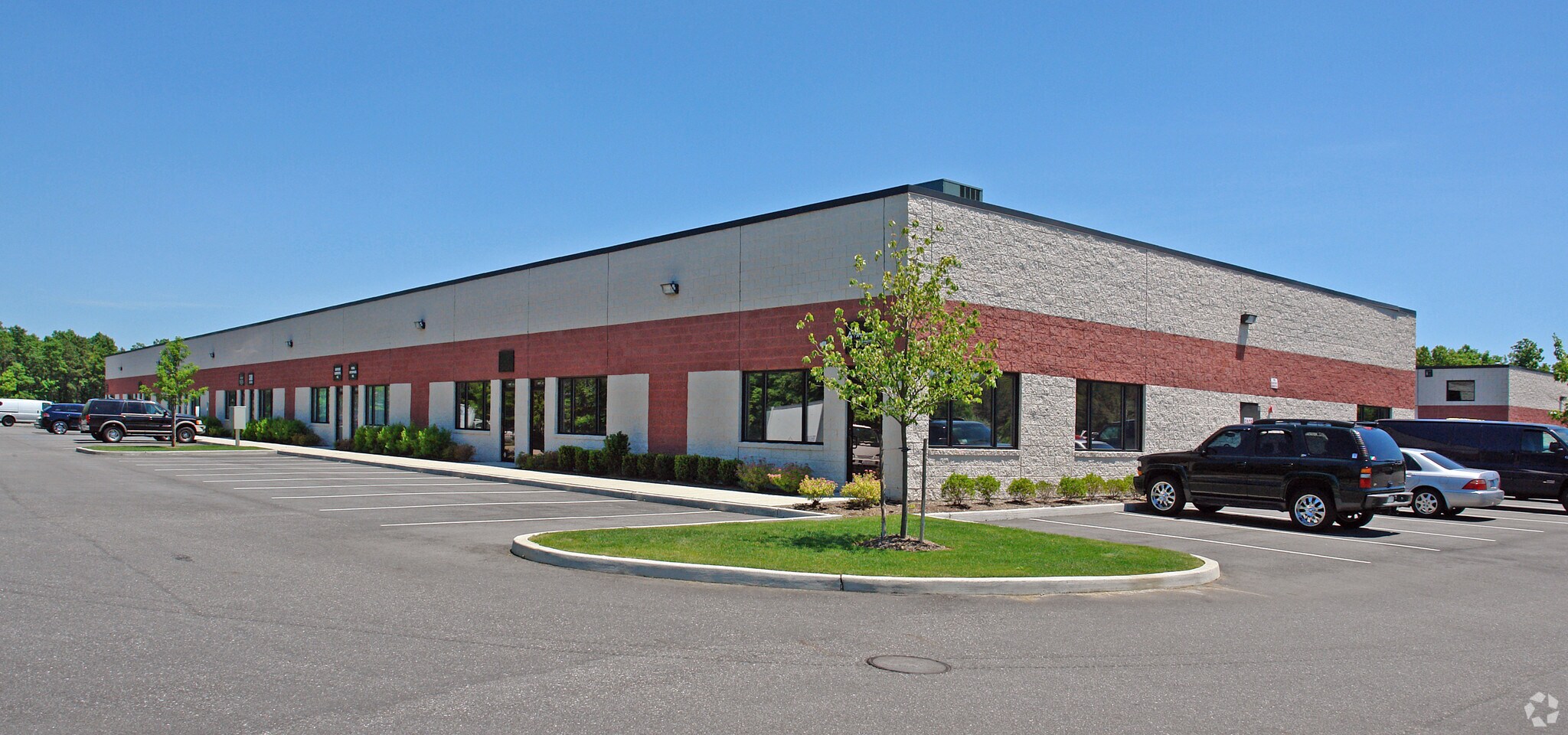 45 Ramsey Rd, Shirley, NY à louer Photo du bâtiment- Image 1 de 7