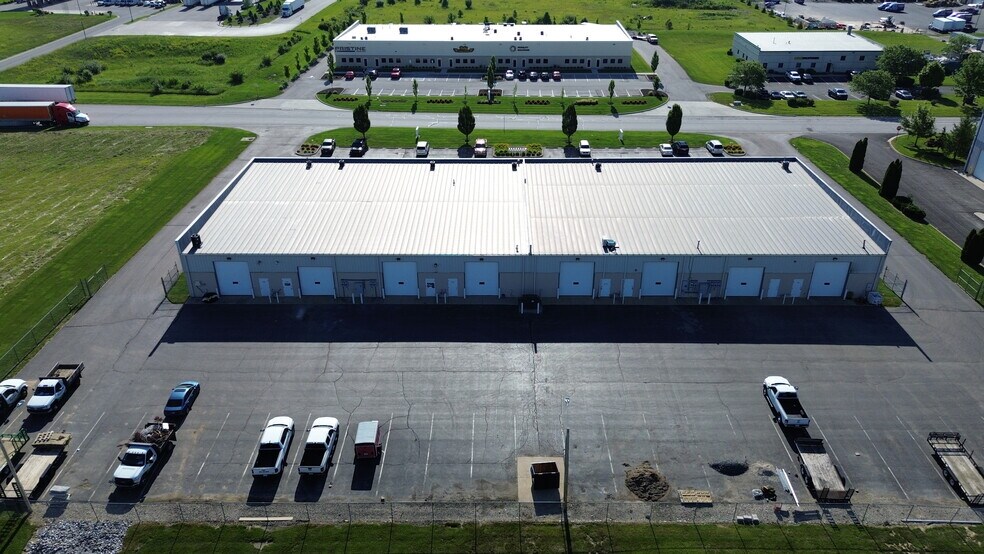 340-370 N Commerce Parkway Dr W, Greenwood, IN for lease - Building Photo - Image 2 of 3