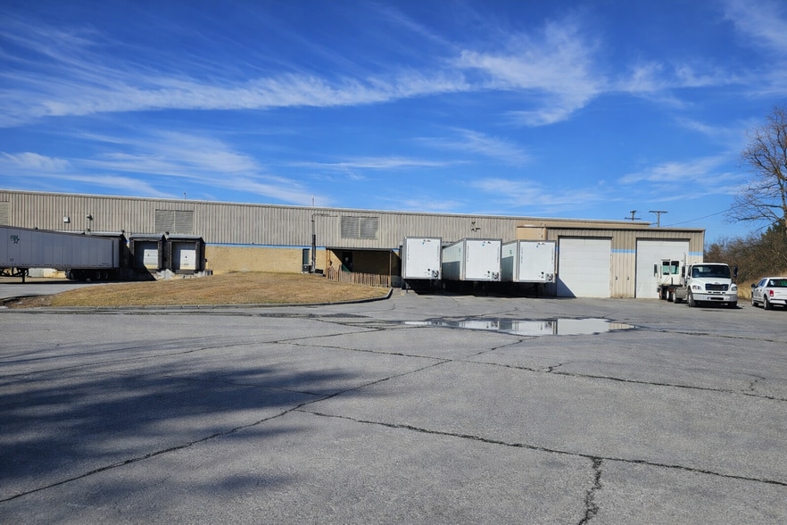 280 Thomas Rd, Bristol, VA à louer - Photo du bâtiment - Image 3 de 11