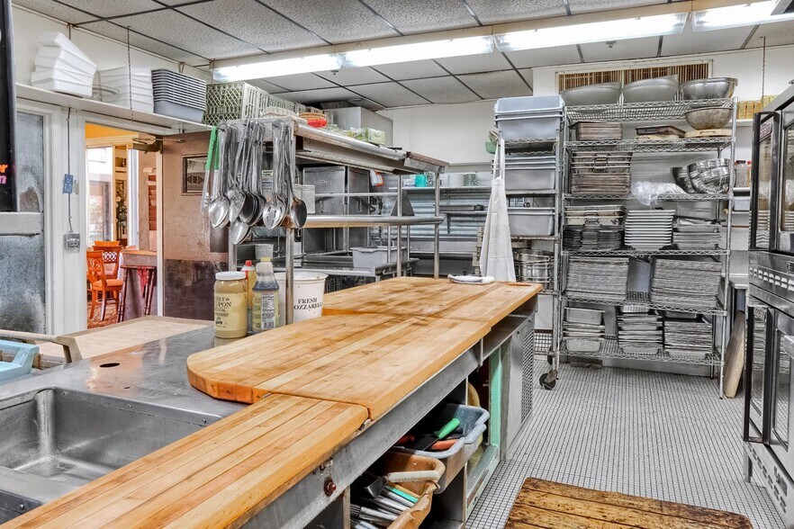 155 Wilbur Blvd, Poughkeepsie, NY à vendre - Photo du bâtiment - Image 2 de 39