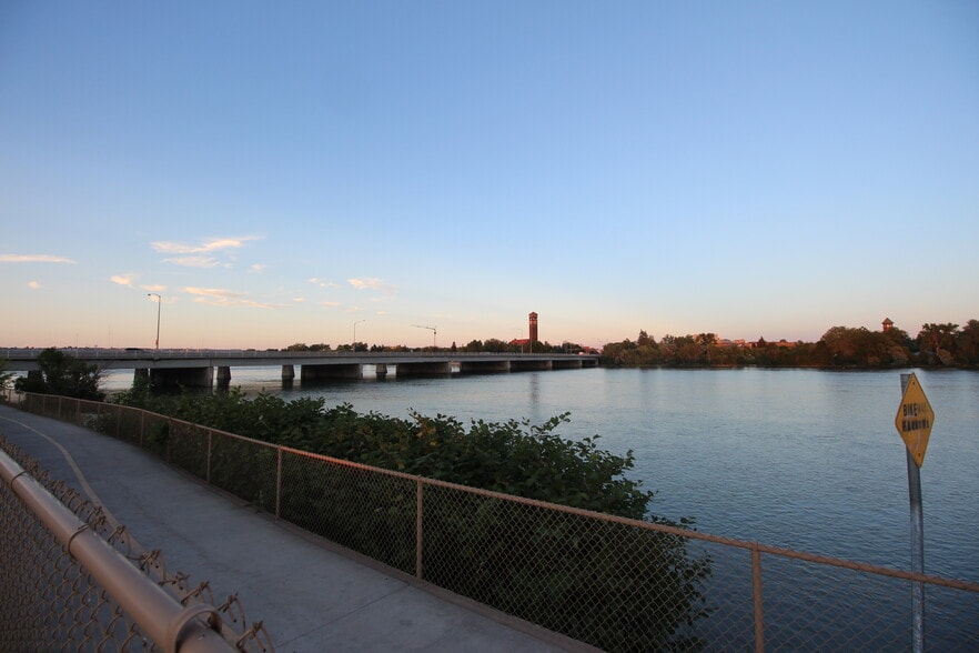 1 Bay Dr, Great Falls, MT à vendre - Photo du bâtiment - Image 3 de 20
