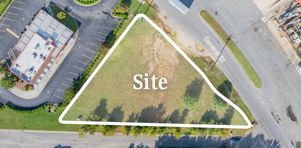 13211 General Dr, Charlotte, NC à louer - Photo du bâtiment - Image 3 de 4