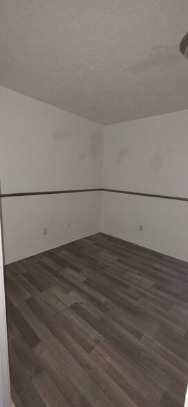 309 E Main St, Humble, TX à louer - Photo intérieure - Image 3 de 5