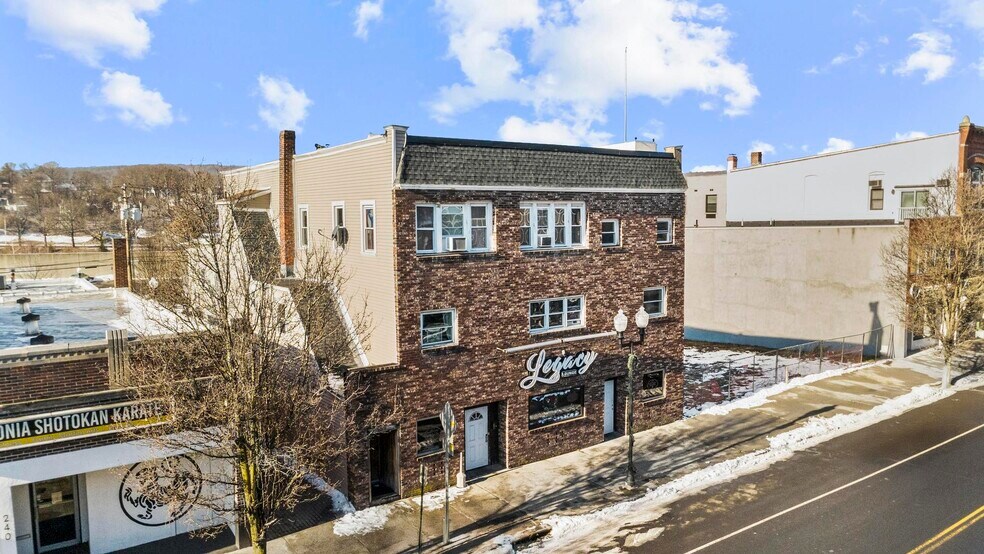 232 Main St, Ansonia, CT à vendre - Photo du bâtiment - Image 3 de 21